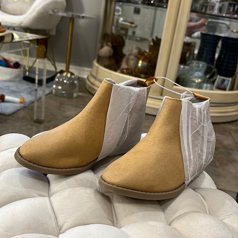 NWT Girls Booties Sz 10